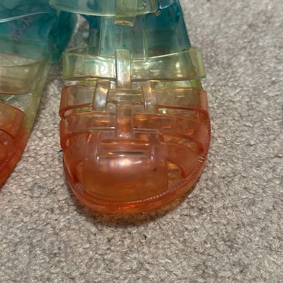 Oshkosh b’gosh jelly sandal size 9 - Picture 6 of 7